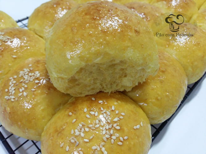 Pão fofinho e quentinho... irresistível!